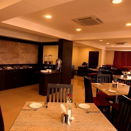 Nagarjuna Suites Bangalore Restaurant billede