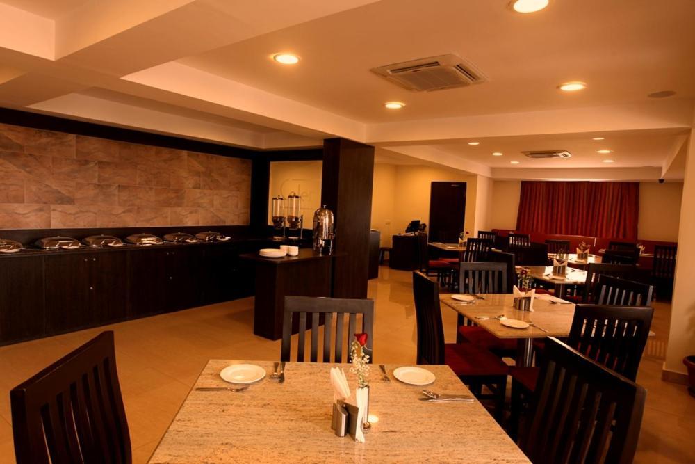 Nagarjuna Suites Bangalore Restaurant billede